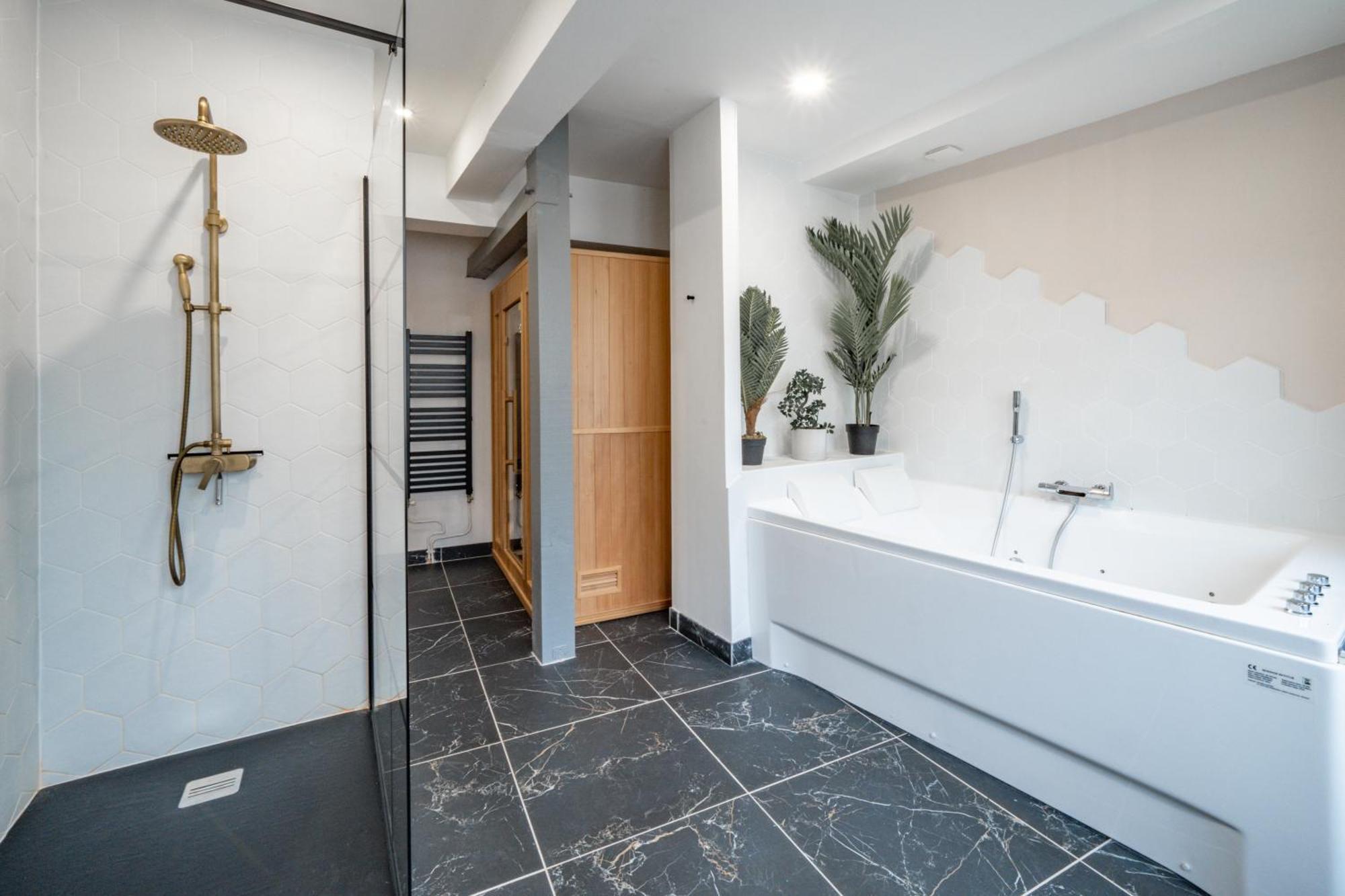 L'Evasion Amboise, Sauna Jacuzzi Exterior photo